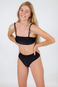 Model Front: Rio De Sol Set Set Shimmer-Black Bandeau-Reto Hotpants
