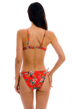 Laden Sie das Bild in den Galerie-Viewer, Model Back: Rio De Sol Set Set Wildflowers Balconet-Pushup Ibiza-Comfy
