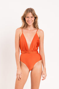 Model Front: Rio De Sol Badeanzug Shimmer-Paprica New Vegas