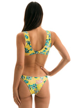 Laden Sie das Bild in den Galerie-Viewer, Model Back: Rio De Sol Oberteil Top Florescer Highleg
