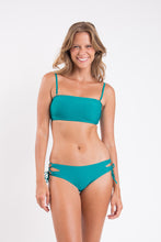 Laden Sie das Bild in den Galerie-Viewer, Model Front: Rio De Sol Oberteil Top Grove Bandeau-Reto

