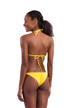 Laden Sie das Bild in den Galerie-Viewer, Model Back: Rio De Sol Oberteil Top Malibu-Yellow Tri-Inv
