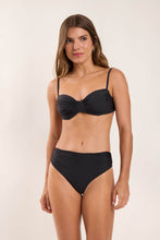 Laden Sie das Bild in den Galerie-Viewer, Model Front: Rio De Sol Oberteil Top Nero Vickie
