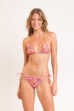 Laden Sie das Bild in den Galerie-Viewer, Model Front: Rio De Sol Oberteil Top Sweet-Camo Frufru
