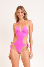 Laden Sie das Bild in den Galerie-Viewer, Model Front: Rio De Sol Badeanzug Vita-Pink Trikini
