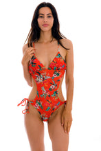 Laden Sie das Bild in den Galerie-Viewer, Model Front: Rio De Sol Badeanzug Wildflowers Trikini
