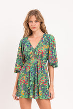 Laden Sie das Bild in den Galerie-Viewer, Model Front: Rio De Sol Mini Dress Wilds Mini Dress
