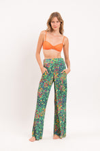 Laden Sie das Bild in den Galerie-Viewer, Model Front: Rio De Sol Strandhosen Wilds Wide Pants
