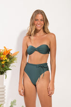 Laden Sie das Bild in den Galerie-Viewer, Set Palace Twist Belted-High-Waist
