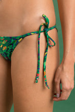 Laden Sie das Bild in den Galerie-Viewer, Set Wilds Tri-Fixo Cheeky-Tie

